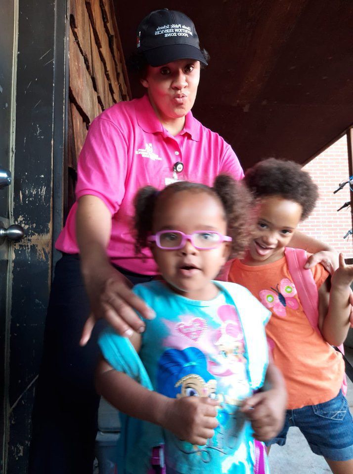 Miracle is a Preschool. Catina is a 1st grader. Mommies 1st day at a new school, 3yr with LPS..jpg